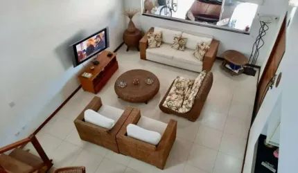 Ubatuba, Toninhas - Belíssima casa com piscina, 4 suítes a 350mts da praia!