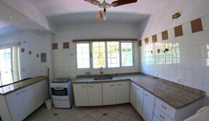 Ubatuba, Itaguá- Casa com 3 suítes a 100 mts. da orla