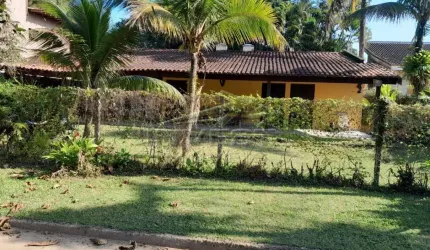Ubatuba, Praia da Itamambuca Lado Par - Casa ampla com 4 Dormitórios, 02 Banheiros - área Const. 200m2 aprox e 70m do mar.