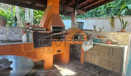 Ubatuba, Centro - Casa estilo Rustico, em condomínio com poucas residências e próximo ao comercio.
