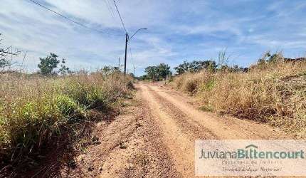 Chácara plana com pequeno desnível para o fundo Senador Canedo