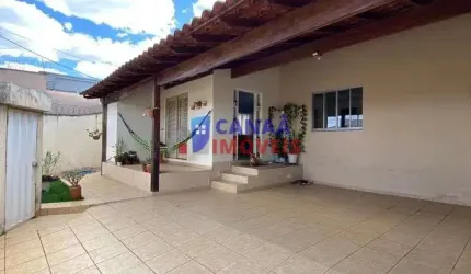 Casa com 3 quartos, sendo 1 suíte, terreno de 432 m², bairro Cidade Jardim