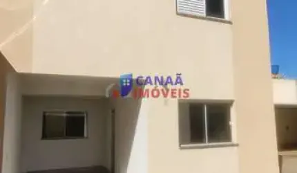 Sobrado 3 quartos 1 suíte em Condomínio bairro martins