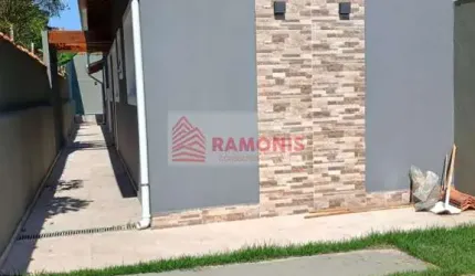 CASA EM ITANHAÉM Á VENDA COM 2 QUARTOS, 1 SUITE, 2 VAGAS E PISCINA, BOPIRANGA, ITANHAÉM - SP