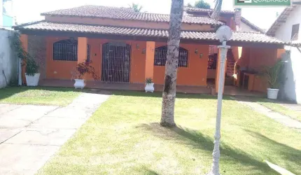 Casa Linear à venda no centro de  rio das Ostras - RJ Composta por 3 quartos sendo uma suíte, sala, cozinha , 1 banheiro social, área de serviço,  6 v
