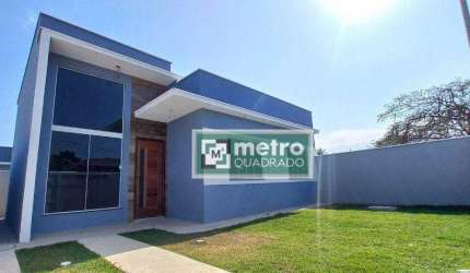 Maravilhosa casa linear com amplo quintal!