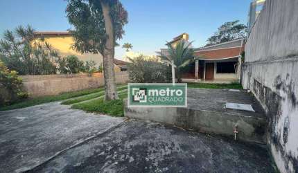 Casa linear de terreno inteiro à venda no bairro Costazul em Rio das Ostras-RJ sendo 3 quartos, sendo 1 suite,1 banheiro social, 1 sala, cozinha, área