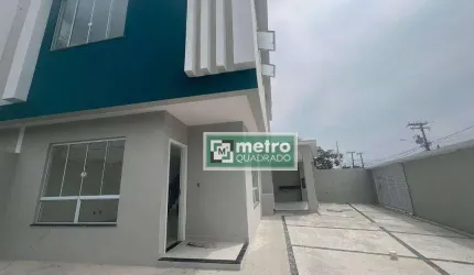 Excelente casa duplex à venda, ideal para quem busca conforto e praticidade. No primeiro pavimento, você encontrará uma sala ampla e iluminada, perfei