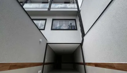 Sobrado para venda tem 140 metros quadrados com 3 quartos