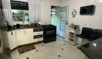 Sobrado para venda tem 126 metros quadrados com 3 quartos