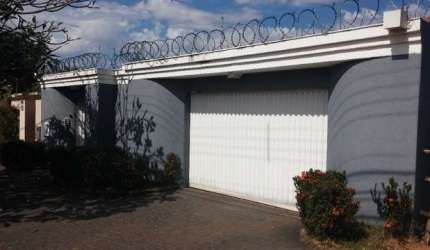 Casa com 3 quartos à venda na Cidade Jardim, Uberlândia  por R$ 1.500.000