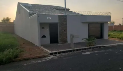 Casa com 4 quartos à venda no Jardim Holanda, Uberlândia  por R$ 650.000