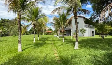 Chácara de Luxo em Condomínio à Venda em Uberlândia-MG, Bairro Chácaras Eldorado: 3 Quartos, 1 Suíte, 3 Salas, 2 Banheiros, 456m².