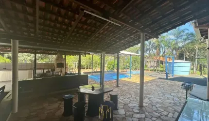 Chácara de Luxo em Condomínio: 4 Quartos, 2 Banheiros em Chácaras Eldorado, Uberlândia-MG