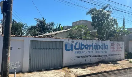 Casa com 2 quartos à venda em Saraiva, Uberlândia , 360 m2 por R$ 470.000
