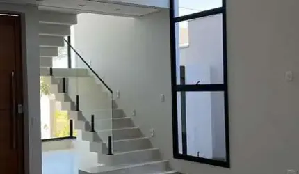 Luxuosa Casa em Condomínio à Venda em Uberlândia-MG, no Bairro Granja Marileusa - 3 Quartos, 3 Suítes, 2 Salas, 4 Vagas, 218m².