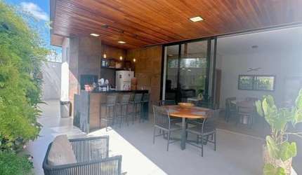 Imperdível Casa em Condomínio de Luxo em Uberlândia-MG, 4 Quartos, 2 Suítes, 4 Vagas, 256m² - Alto Umuarama !