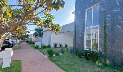 Venda de luxuosa casa de 4 quartos no Condomínio Reserva dos Ipês em Uberlândia-MG - Novo Mundo - 202m² - 4 suítes - 4 vagas.