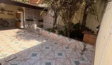 Imperdível oportunidade: Casa à venda em Uberlândia-MG, 3 quartos, 1 suíte, 2 banheiros e 166,40m² no bairro São Jorge!