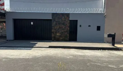 Imperdível casa à venda em Uberlândia-MG, 3 quartos, 1 suíte, 3 banheiros, 4 vagas de garagem, 170m², Cidade Jardim.