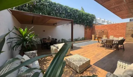 Luxuoso condomínio Alphaville 1 à venda em Uberlândia-MG, no bairro Granja Marileusa: 3 quartos, 3 suítes, 2 salas, 5 banheiros, 2 vagas de garagem, 245m².