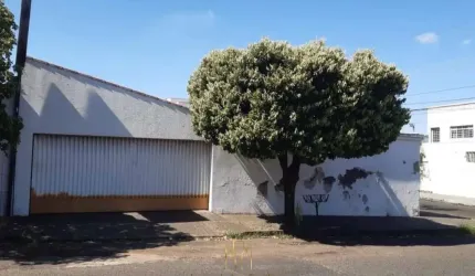 Imperdível Casa à Venda em Uberlândia-MG, Bairro Brasil: 4 Quartos, 3 Suítes, 4 Banheiros, 3 Vagas, 260m²!