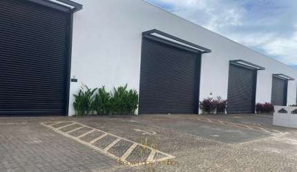 Galpão Comercial de Alto Padrão para Locação em Uberlândia-MG, no Bairro Shopping Park!