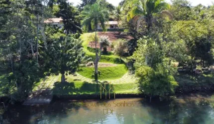 Rancho de luxo à venda em Uberlândia-MG, na Área Rural: 4 quartos e 1 banheiro!