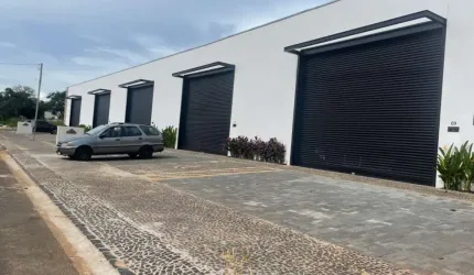 Galpão Comercial para Locação em Uberlândia-MG, Bairro Shopping Park: Amplas Instalações e Localização Privilegiada!