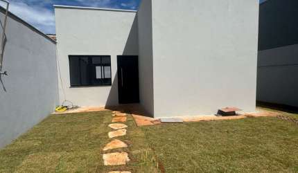 Imperdível oportunidade! Casa à venda em Uberlândia-MG, Morumbi: 3 quartos, 1 suíte, sala, banheiro, 2 vagas, 65m². Confira!
