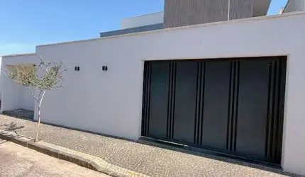 Imperdível: Casa à venda em Uberlândia-MG, Morada da Colina, 3 quartos, 3 suítes, 1 sala, 4 banheiros, 2 vagas, 177m²!