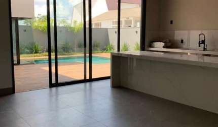 Condomínio de alto padrão com 4 quartos e 3 suítes no Santa Mônica, Uberlândia-MG - Imperdível!
