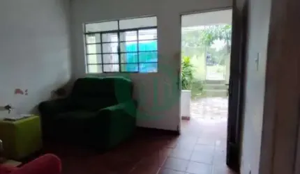 Terreno com casa antiga