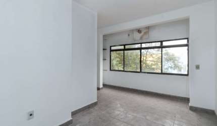 Casa comercial com 3 salas para alugar na Saúde