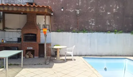 Excelente Sobrado com Piscina