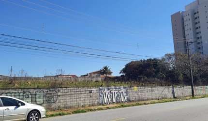 Área à poucos metros da Via Dutra em Taubaté
