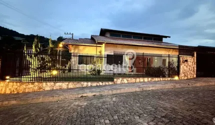 Casa Mobiliada 4 Dormitórios 4 Vagas no Garcia!