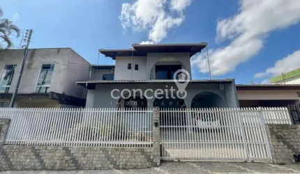 Casa com 4 Dormitórios e 2 Vagas no Garcia!