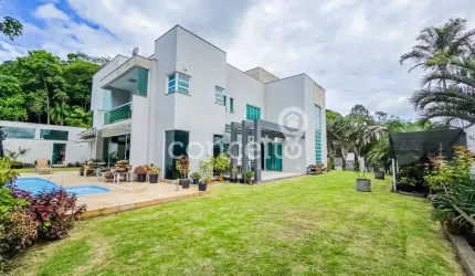 Casa 3 Suítes com Piscina e Amplo Terreno em Indaial/SC!