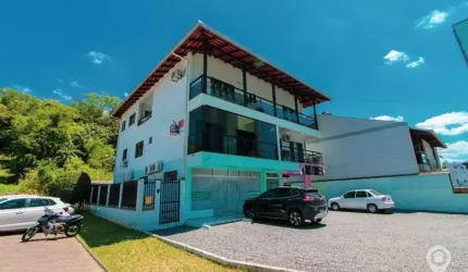 Prédio Comercial e Residencial com 720m² na Velha!