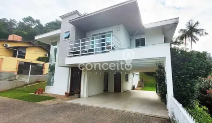 Casa Semimobiliada com 4 Dormitórios e 7 Vagas na Itoupava Seca!