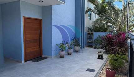 COD 1646- VENDA - Casa Duplex com Piscina, Condomínio dos Pássaros