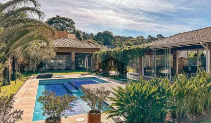 Casa Térrea de Luxo em Condomínio Fechado – Design Moderno, Piscina Aquecida e Total Conforto em Terreno Plano de 1.360 m² em Cotia-SP