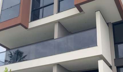APTº 01quato,01 vaga fixa pé na areia em muro alto.