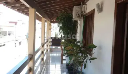 Casa com Ponto Comercial em Vale Encantado  -  Vila Velha