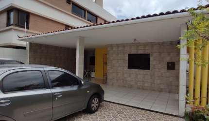 Casa a VENDA nos Bancários