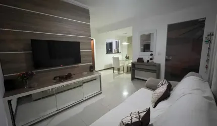 LINDA CASA COM PISCINA E CHURASQUEIRA