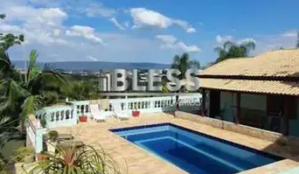 CHÁCARA À VENDA EM ITUPEVA! CASA PRINCIPAL COM 3 DORMITÓRIOS, CASA DE HÓSPEDES COM MAIS 1 QUARTO, PISCINA, AMPLO QUINTAL COM POMAR, 6 VAGAS DE GARAGEM