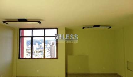 Oportunidade única: Sala comercial em condomínio no Centro de Jundiaí-SP, com 1 vaga de garagem e 40m² de área!