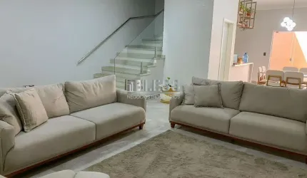 Casa com 3 Quartos e 3 banheiros à Venda, 203 m² por R$ 978.000.  CA03136